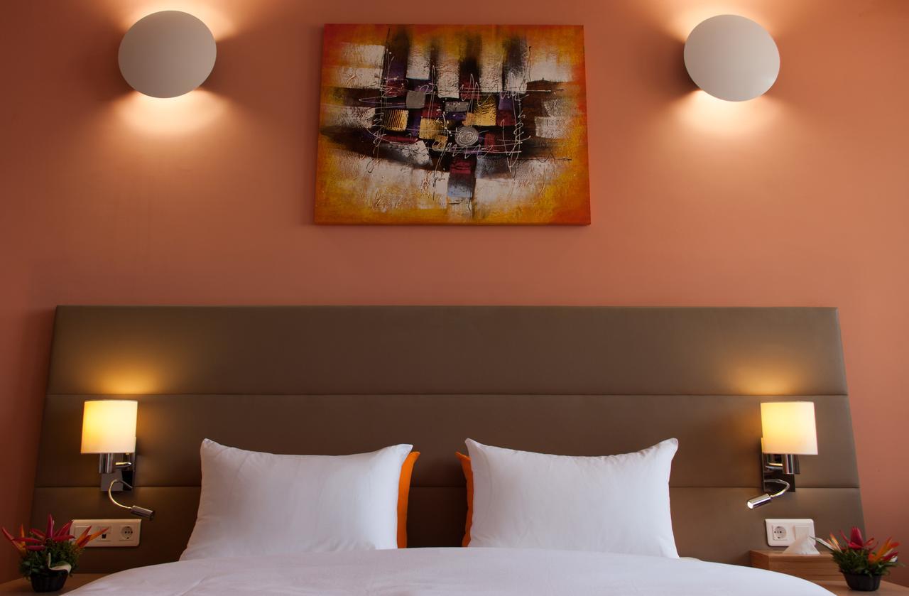 Bravia Hotel Ouagadougou Buitenkant foto